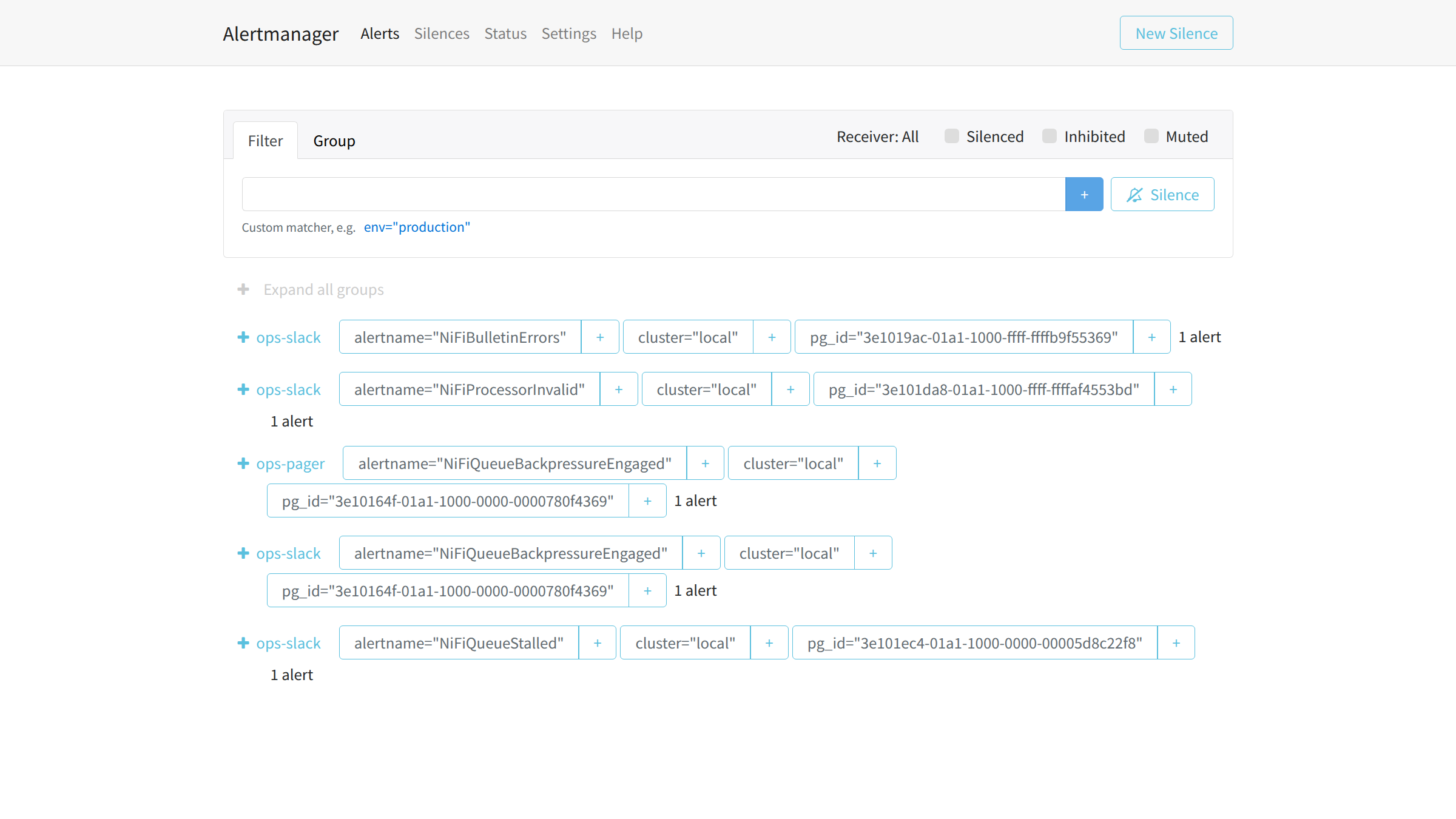 Alertmanager — 수신처별로 그룹된 발화 중인 알림. 억제된 알림은 기본 목록에 나오지 않는다